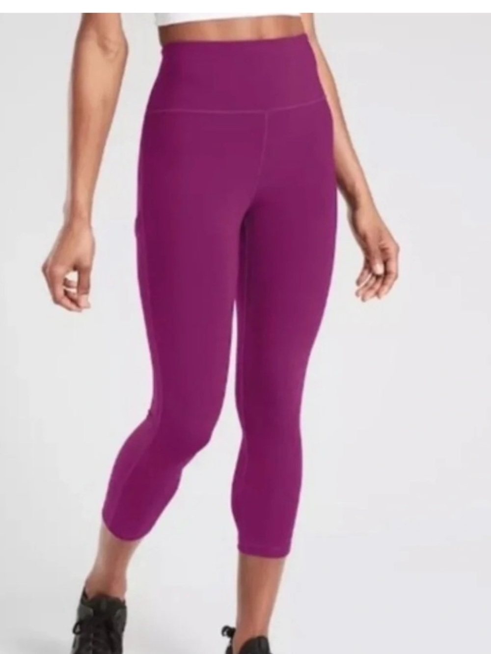 Athleta Ultimate Stash Pocket Capri Velvet Plum Magenta Leggings KK13404